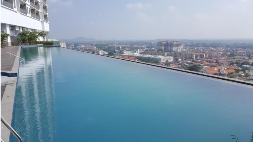 Silverscape Seaview Residences Melaka Malacca Exterior foto